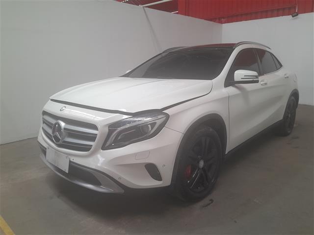 MERCEDES-BENZ GLA200FF 2015